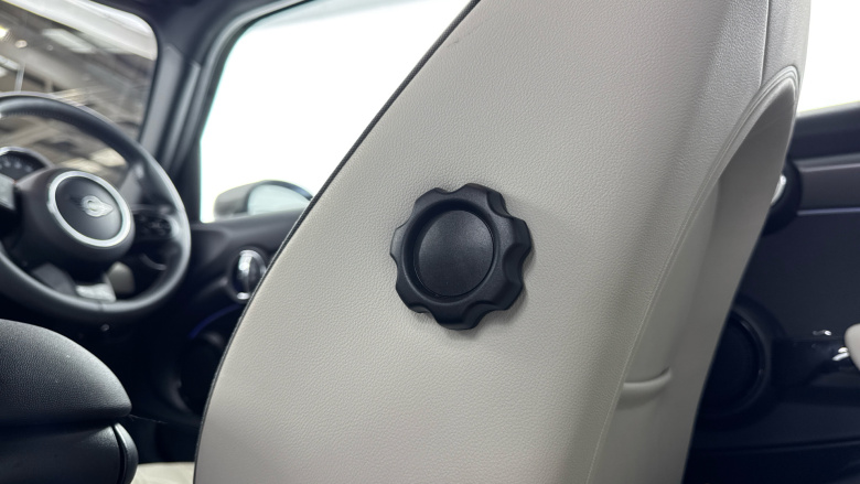 MINI Hatchback 1.5 Cooper Exclusive 5dr Auto [Nav Pack] Petrol Hatchback